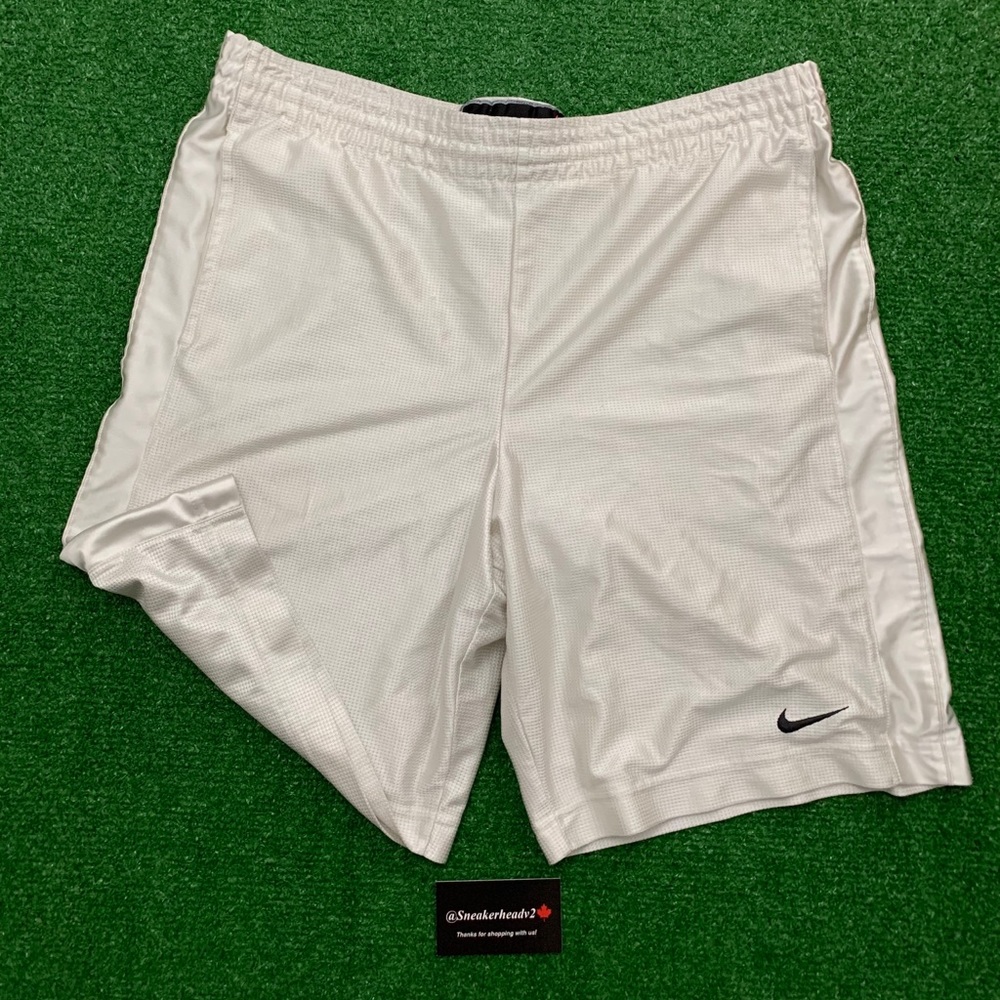 90s Nike Basketball Shorts (Sz M)